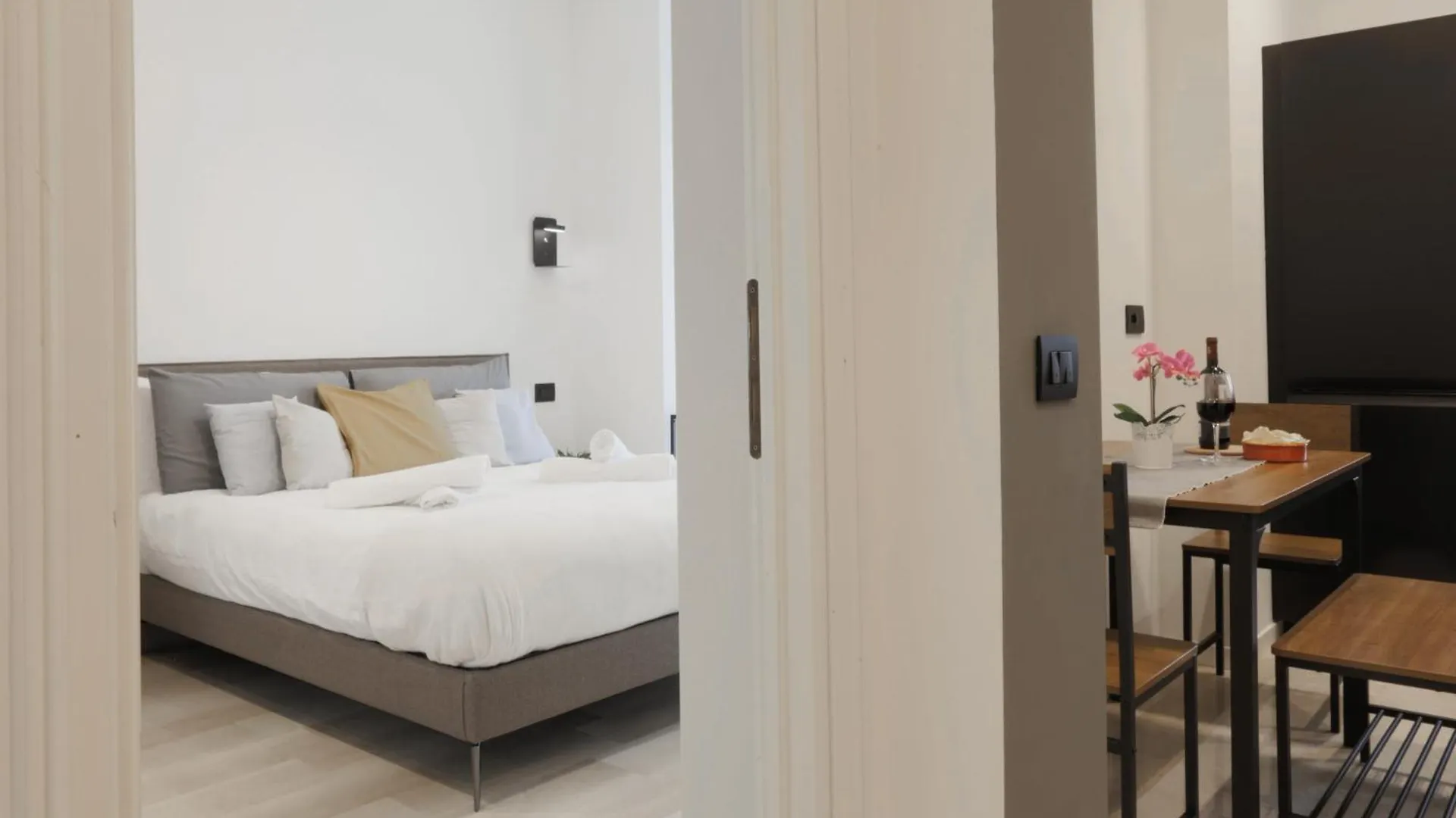 New Modern Flat 10 Minutes Walk From Central Station Milan 0*,  Italy