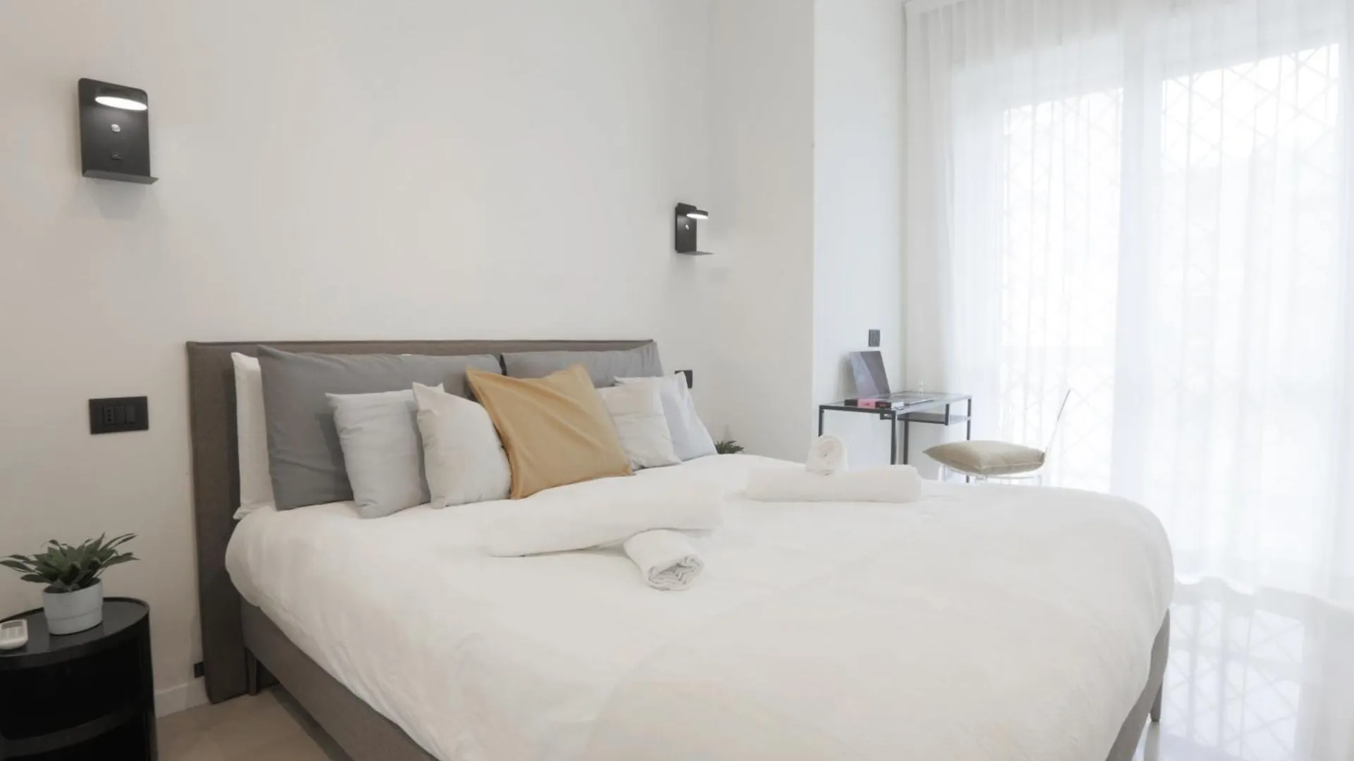 New Modern Flat 10 Minutes Walk From Central Station Milan