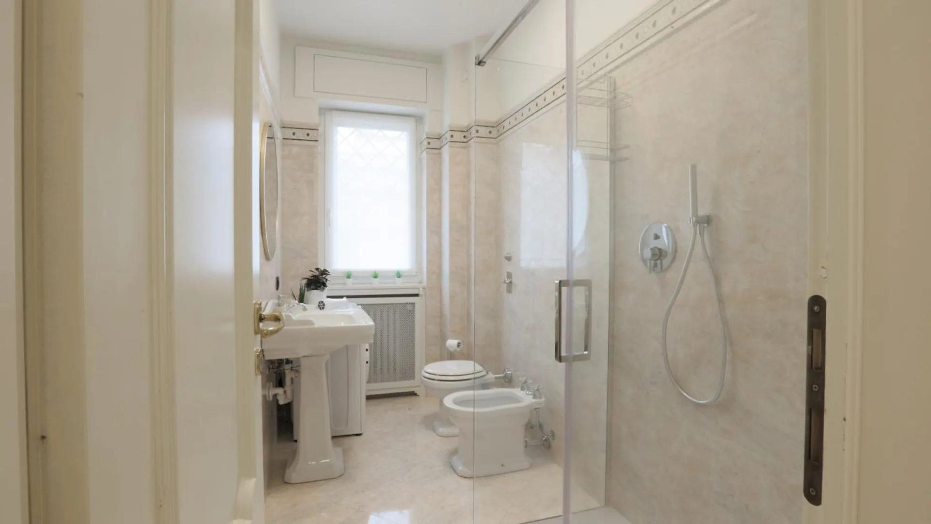 Apartment New Modern Flat 10 Minutes Walk From Central Station Milan