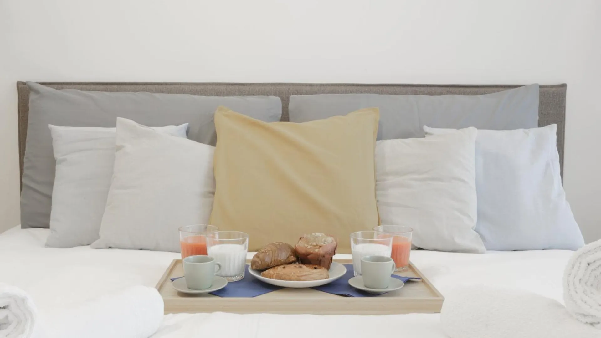 Apartment New Modern Flat 10 Minutes Walk From Central Station Milan