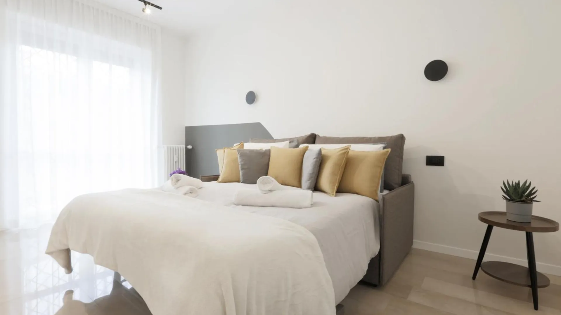 New Modern Flat 10 Minutes Walk From Central Station Milan