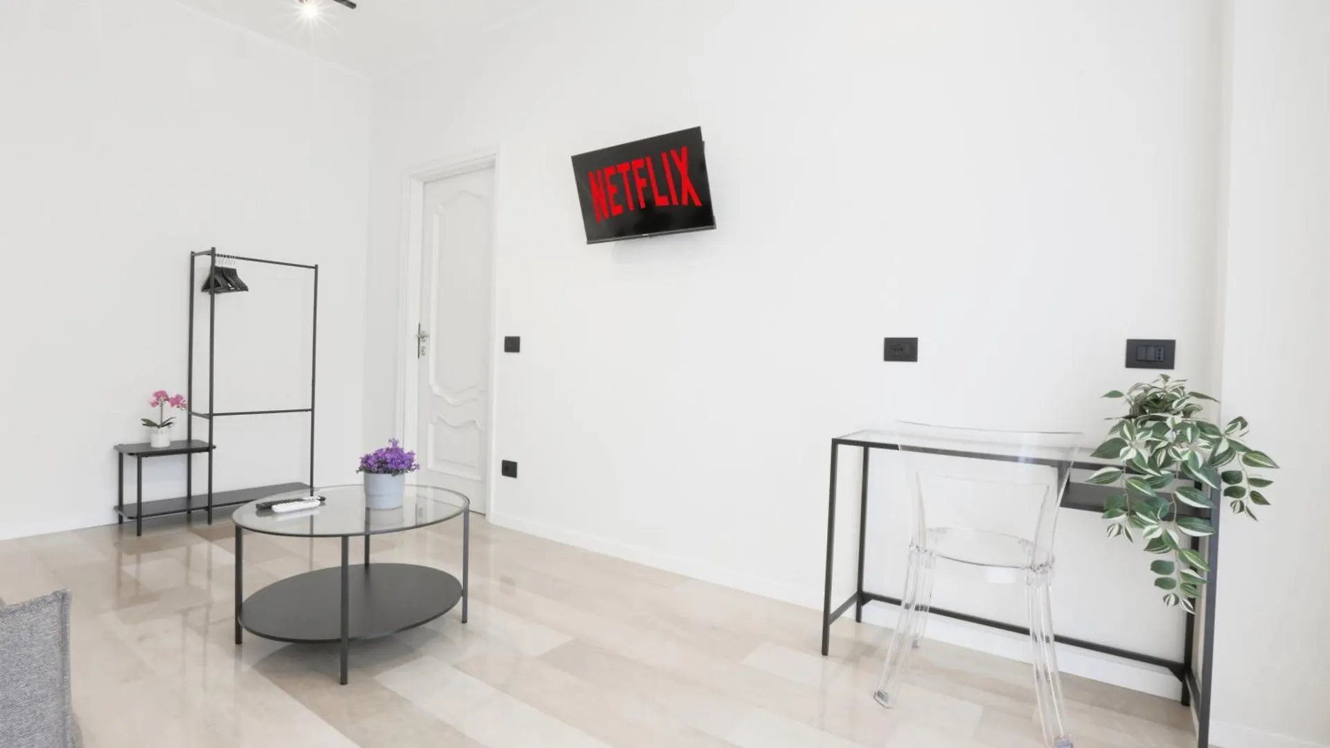 New Modern Flat 10 Minutes Walk From Central Station Milan Apartment